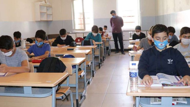 Temaslı ve aşısı eksik olan öğrencilerin karantina süresi kısaltıldı