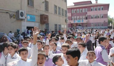 20 milyon öğrenci bugün dersbaşı yaptı