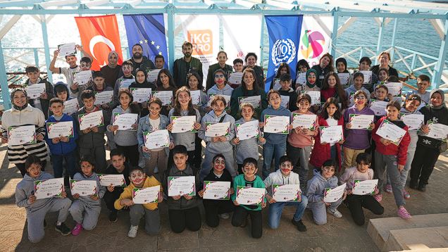 Şanlıurfa ve Diyarbakır’dan gelen çocuklar, Mersin’de denizle ve eğlenceyle buluştu