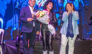 Platin Plak ödüllü Sofia Vossou, Türkçe şarkıyla sürpriz yaptı