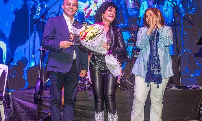 Platin Plak ödüllü Sofia Vossou, Türkçe şarkıyla sürpriz yaptı