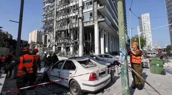 İran füzeleri İsrail’de hastaneye isabet etti