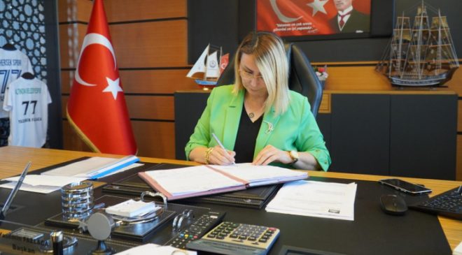 Altınova Belediye Başkanı Yasemin Fazlaca partisi’nden istifa ettiğini duyurdu