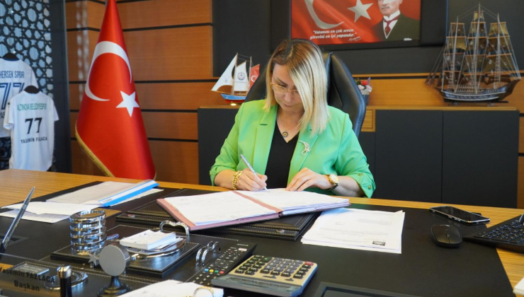 Altınova Belediye Başkanı Yasemin Fazlaca partisi’nden istifa ettiğini duyurdu