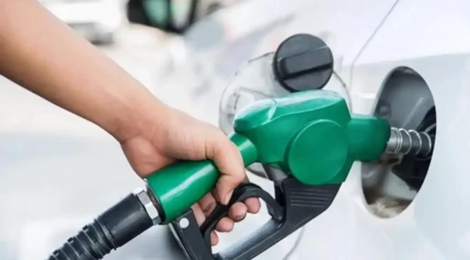 Benzin ve motorine zam geldi