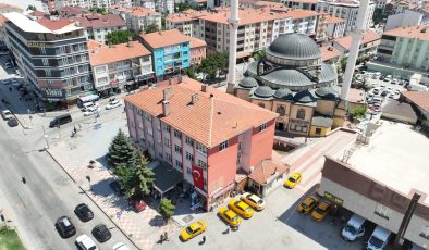 Sorgun’un yeni meydan projesini vakfın çürük binaları engelledi